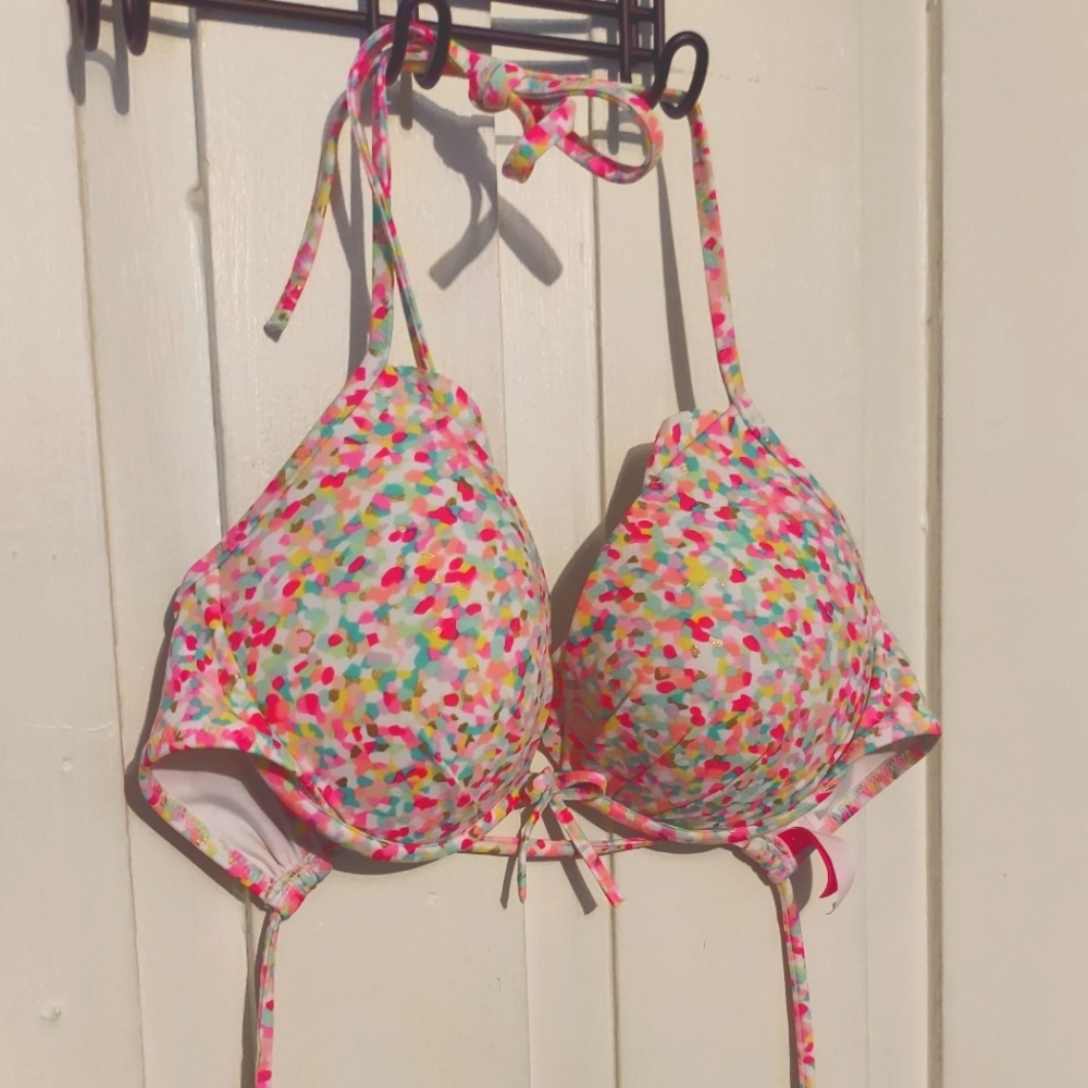 Victoria's Secret Bikini top size 34C ☀️